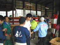 �������i